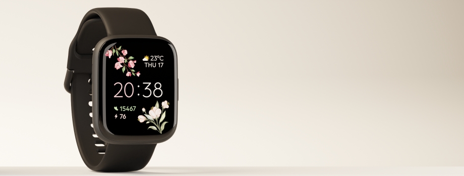 Comfortable women's smartwatch with applications.