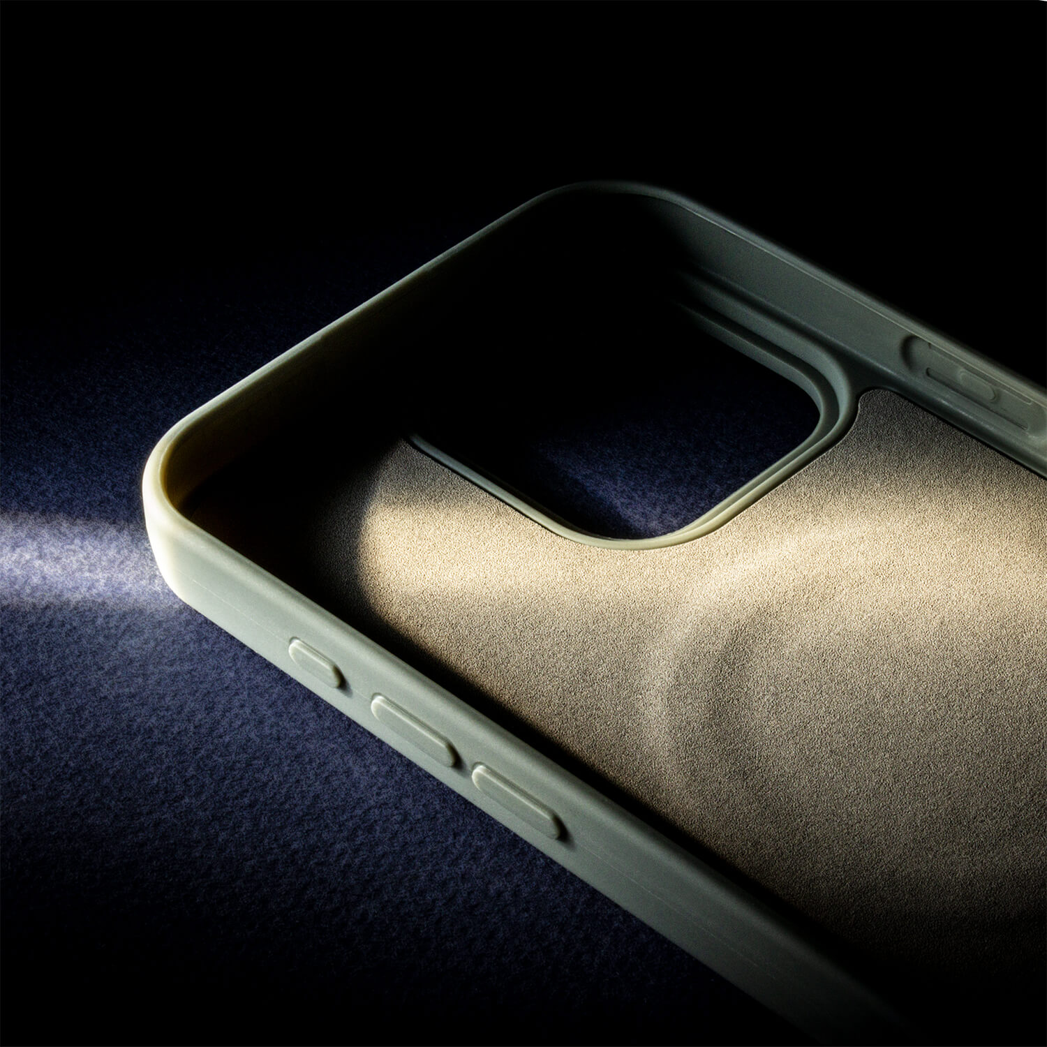 L'intérieur du protecteur Loop Thin Mag comporte une doublure en microfibre.